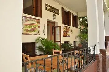Hostal Atlanta El Arenal  Maison d'hôtes